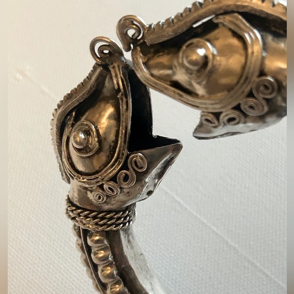 Grand exaggerate big handmade double dragon heads Miao silver bracelet cuff - Picture 8 of 14